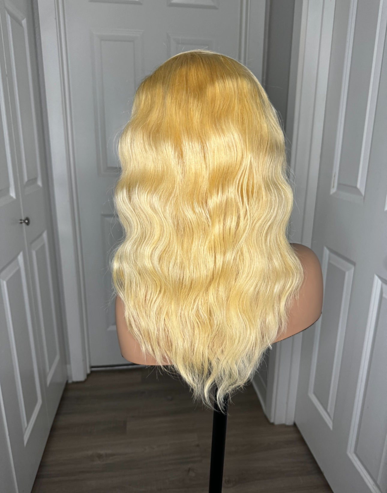 20” Blonde Body Wave Wig